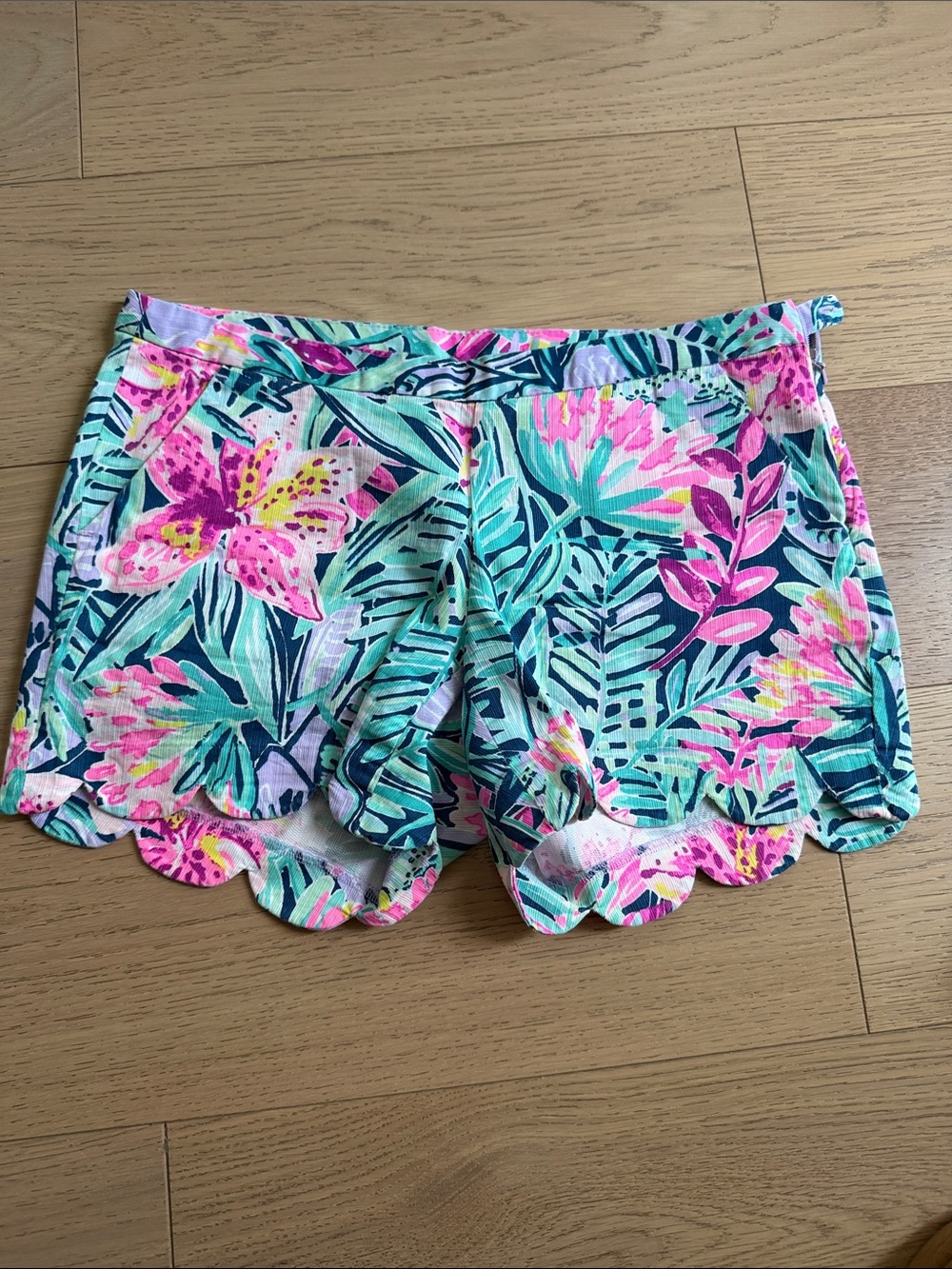 Lilly Pulitzer Tropical Floral Scallop-Hem Shorts - Teal & Pink